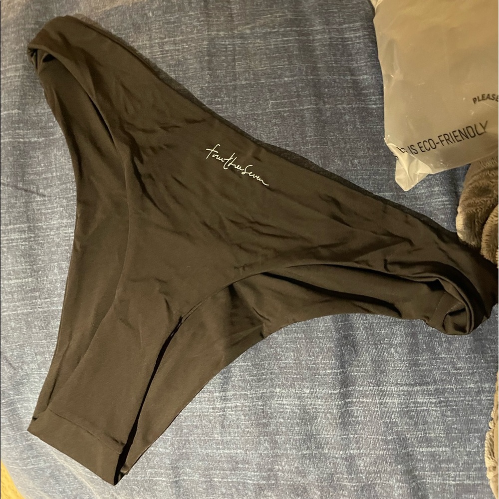 437 bikini bottoms in black